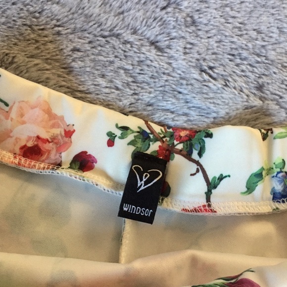NOT FOR SALE RN! DONT BUY Off White/Cream Windsor Floral Skater Skirt Sz L - Picture 7 of 8